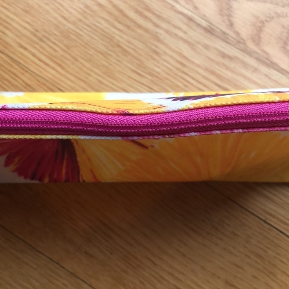 Clinique Lala DK Travel Pouch - Picture 3 of 11